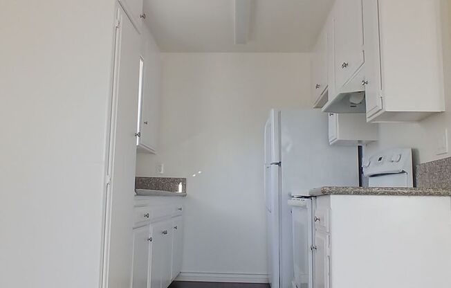 1 bed, 1 bath, 650 sqft, $1,950, Unit 9