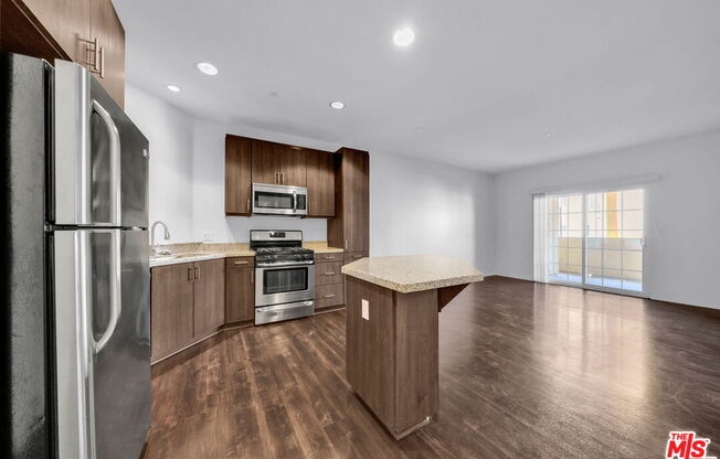 1 bed, 1 bath, 715 sqft, $2,195, Unit 305