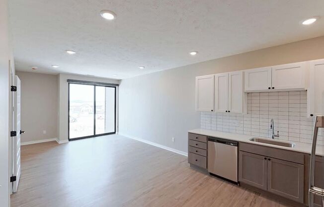 1 bed, 1 bath, 667 sqft, $1,199, Unit 246