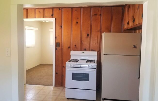 2 beds, 1 bath, $3,200