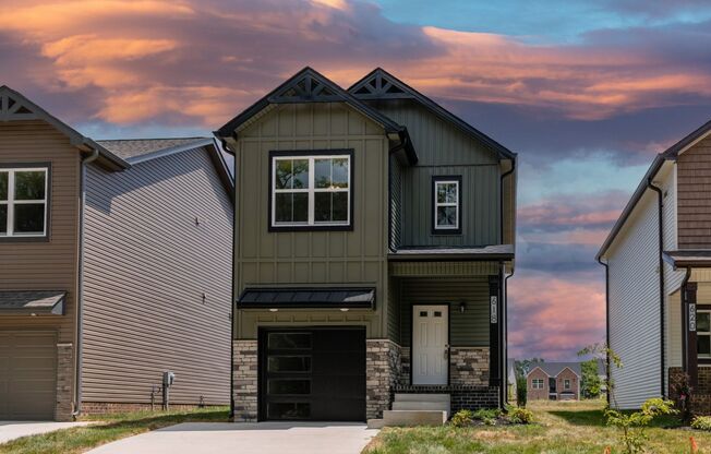 Modern and Luxurious New Construction in Great Location!