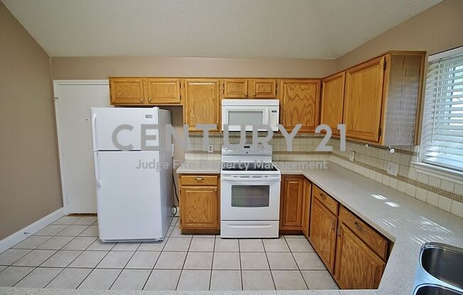 Well Maintained 3/2/2 in Dallas For Rent!