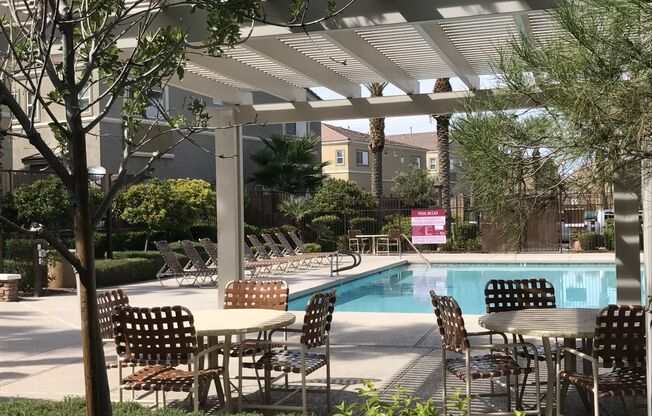 3bed condo with a garage in Centennial Hills!