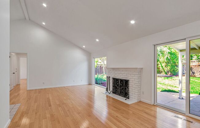 Fabulous 3BR 2BA Single Family Los Altos Home