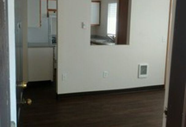 2 beds, 1 bath, $1,530, Unit 256