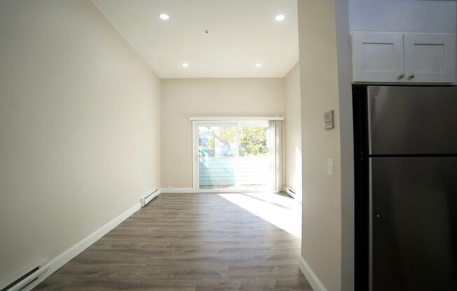 1 bed, 1 bath, 775 sqft, $2,400, Unit 76-6