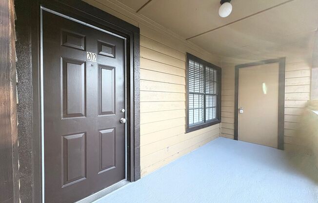 Beautiful 1/1 Condo in Altamonte Springs ~ Gated Lakefront Community!