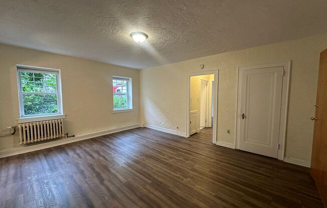 1 bed, 1 bath, 708 sqft, $1,330, Unit King Edward Annex 18