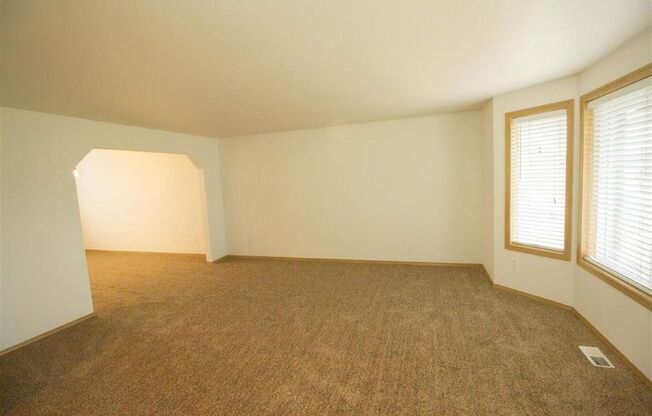 Large Corner Lot 4BR, 2.5BA Cheney Home In Big Sky #1454