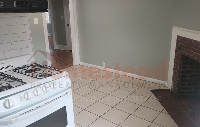 2 beds, 1 bath, $1,200, Unit 2F