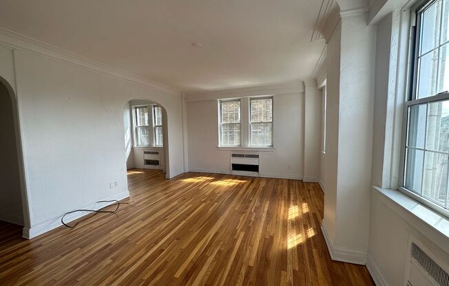 2 beds, 2 baths, 1,303 sqft, $2,165, Unit New King Edward  502