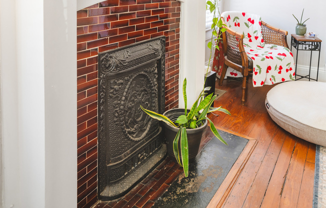 906 GREENWOOD AVE NE