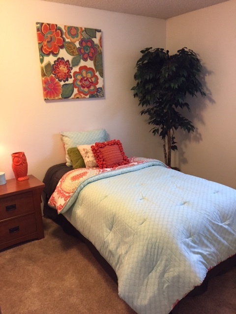 2 beds, 1 bath, 895 sqft, $1,760, Unit M306