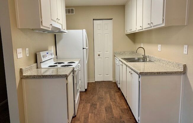 2 beds, 1 bath, 861 sqft, $1,715, Unit 99
