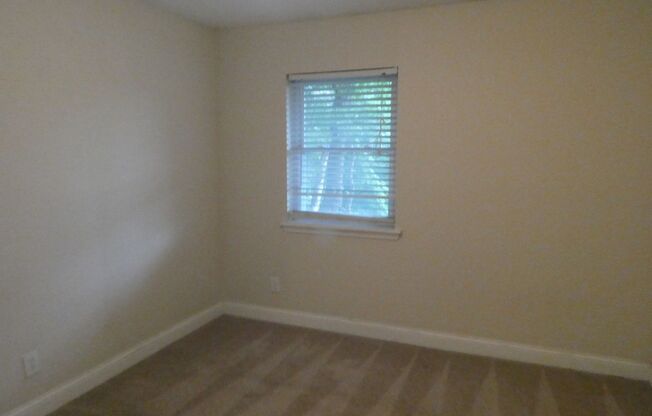 1 bed, 1 bath, $750, Unit Apt 6