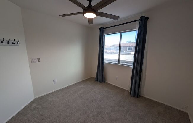 3 beds, 3 baths, $2,100, Unit Unit 1211