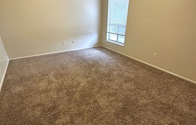 2 beds, 1 bath, 864 sqft, $1,195, Unit Unit 37