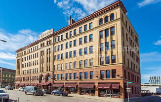 150 E MAIN ST