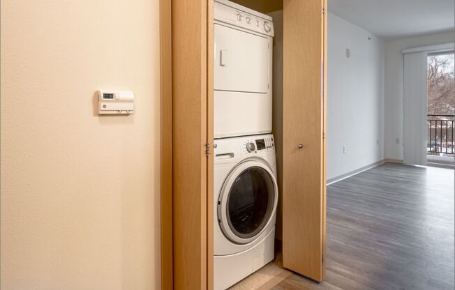Studio, 1 bath, 475 sqft, $1,520, Unit B-109