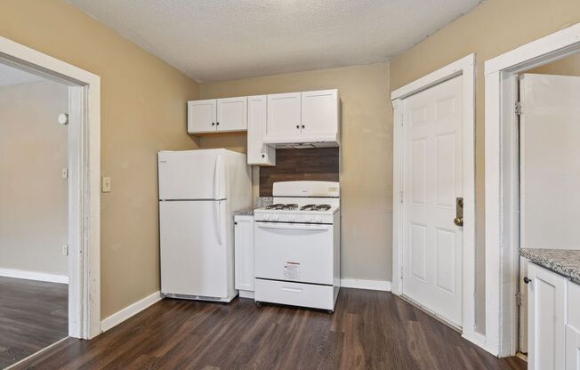 2 beds, 1 bath, $1,050, Unit Unit 5