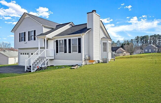 Charming 3 Bed, 2 Bath Home in Douglasville, GA