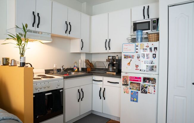 Studio, 1 bath, $1,200, Unit 840-612