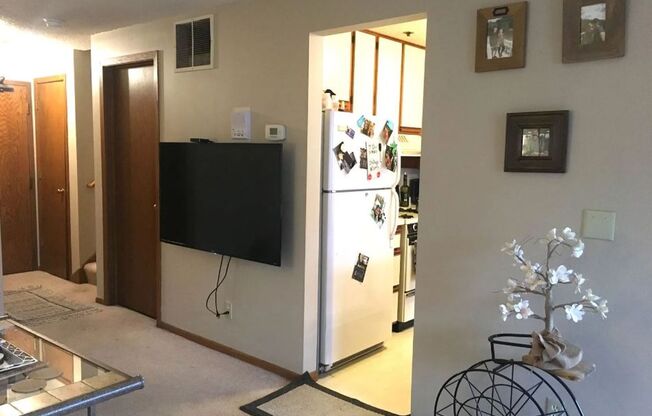 2 beds, 1 bath, 775 sqft, $1,325, Unit 203