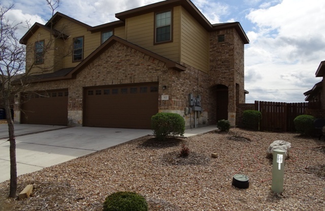3 beds, 2.5 baths, $1,695