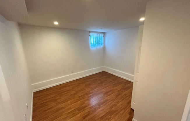 42 W VW AVE