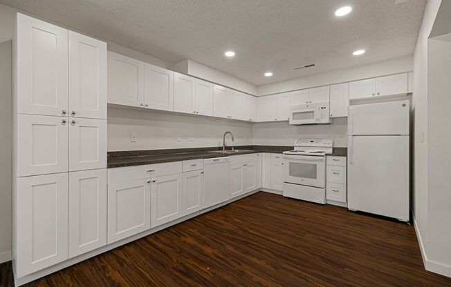 2 beds, 1 bath, 905 sqft, $1,450