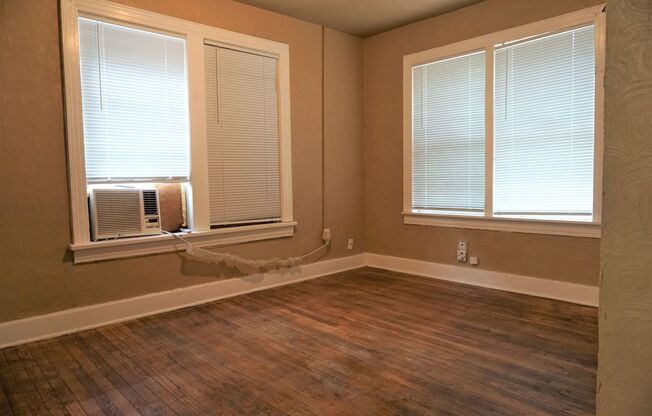1 bed, 1 bath, 780 sqft, $675, Unit 1130 NE 17th St