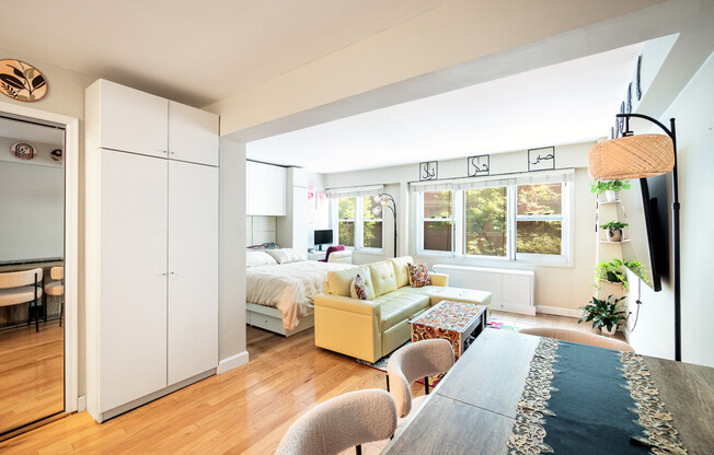 210 E 63 ST