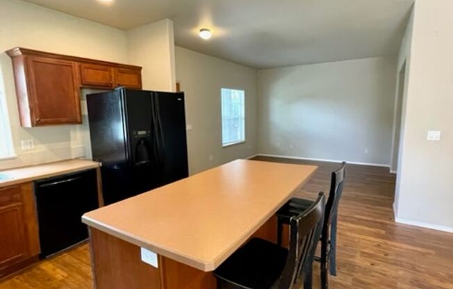 3 beds, 2 baths, $2,395