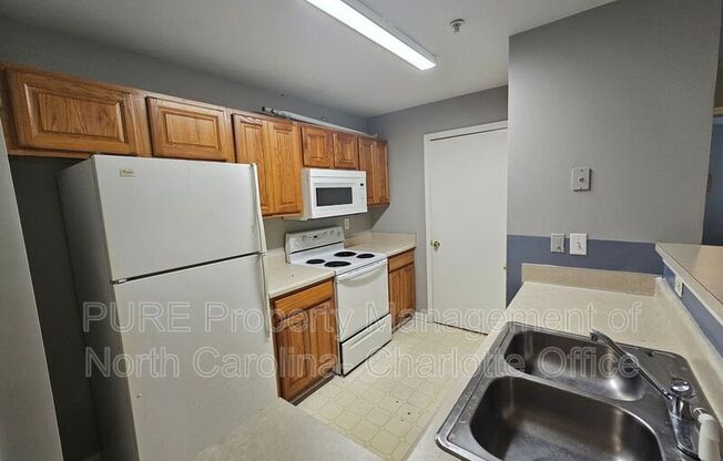 9811 CAMPUS WALK LN