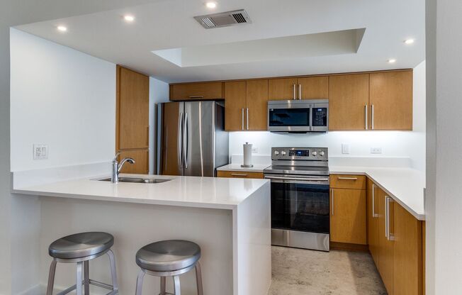 ALL BILLS PAID - Gorgeous & immaculate mid century 2 bedroom 1.1 bath