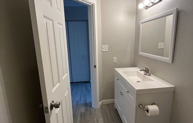 2 beds, 1 bath, 740 sqft, $1,225, Unit 2912 E Roeser Rd. #2