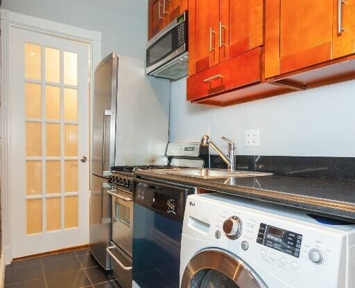 2 beds, 1 bath, $4,495, Unit 4F