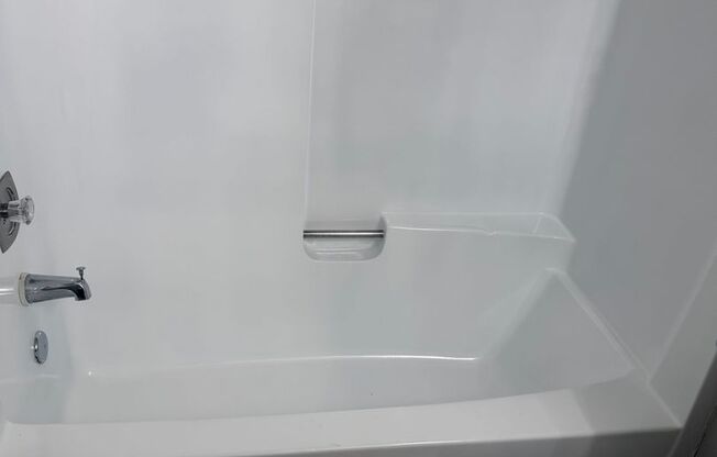 Studio, 1 bath, 650 sqft, $995, Unit 23