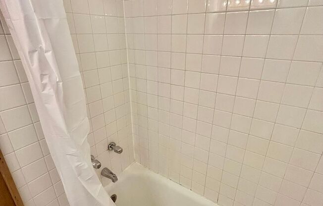 1 bed, 1 bath, 475 sqft, $2,370, Unit 233-122