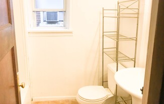 2 beds, 1 bath, $900, Unit Apt B (2/F)