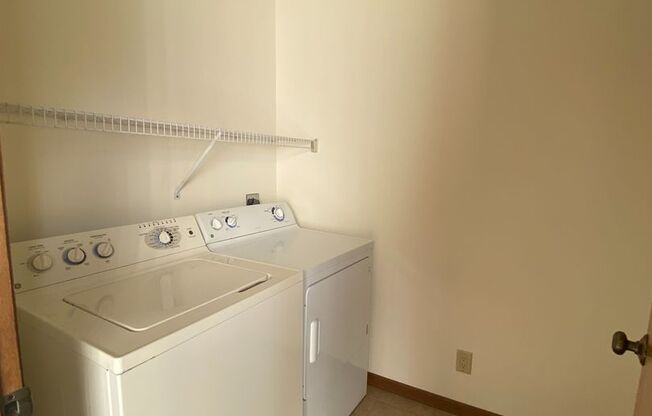 2 beds, 1 bath, 950 sqft, $1,795, Unit 7641CD