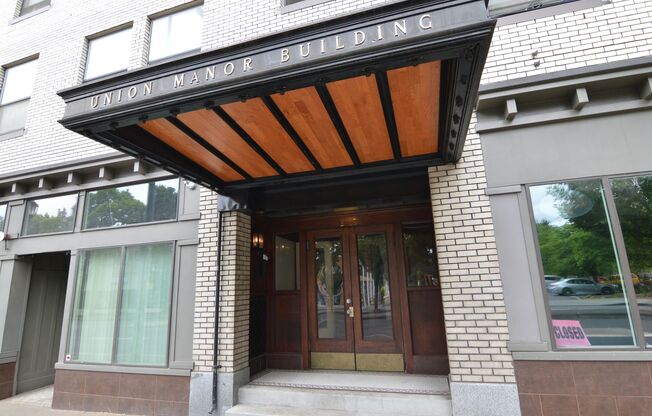 Studio, 1 bath, 350 sqft, $895, Unit 305