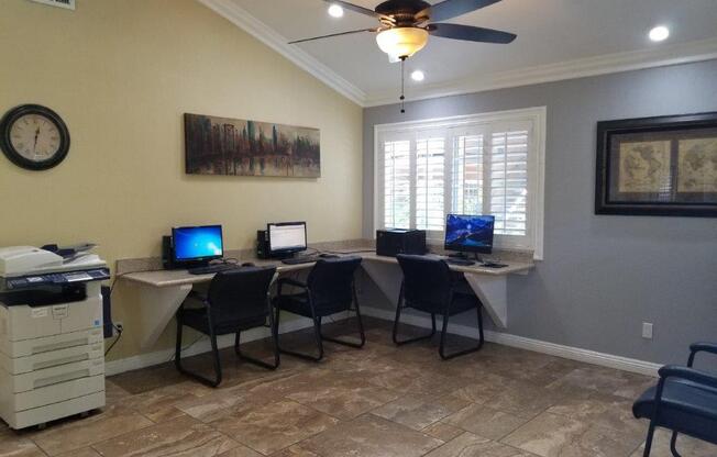 Business Center With Computers at Citrus Gardens Apartments, Fontana, CA, 92335