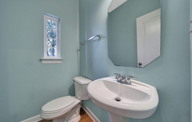 Beautiful Three Bed Two and Half Bath Townhome in South Charlotte!