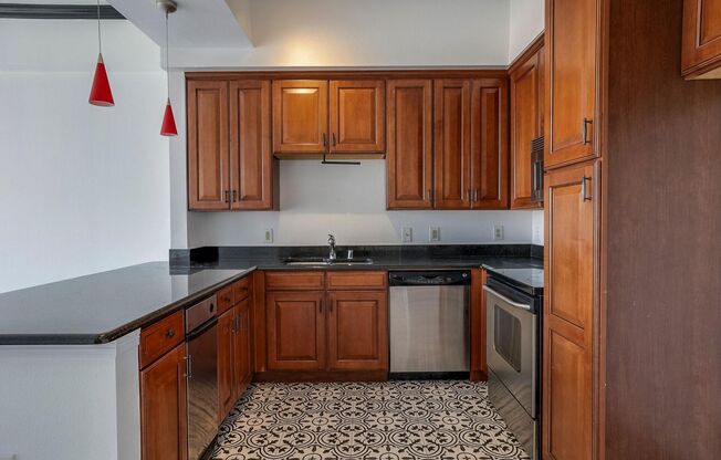 Luxury Turtle Creek Highrise Retreat with Private Access & Stunning Balcony Views