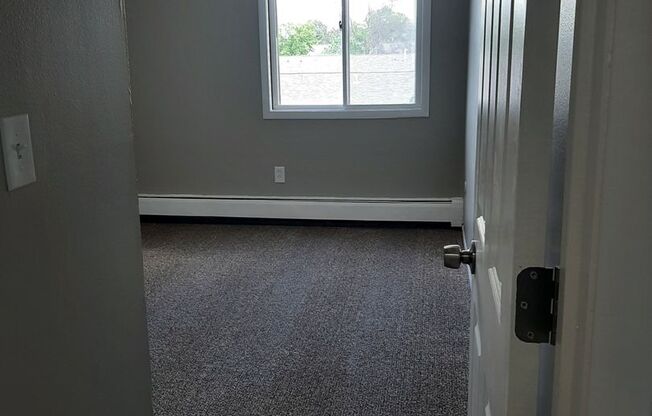 2 beds, 1 bath, 720 sqft, $1,300, Unit 1075301