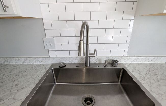 2 beds, 1 bath, 855 sqft, $1,049, Unit 3364-02