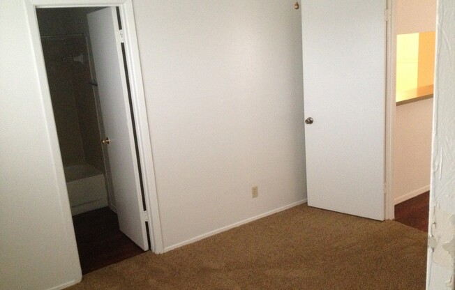 1 bed, 1 bath, 550 sqft, $735, Unit 1027