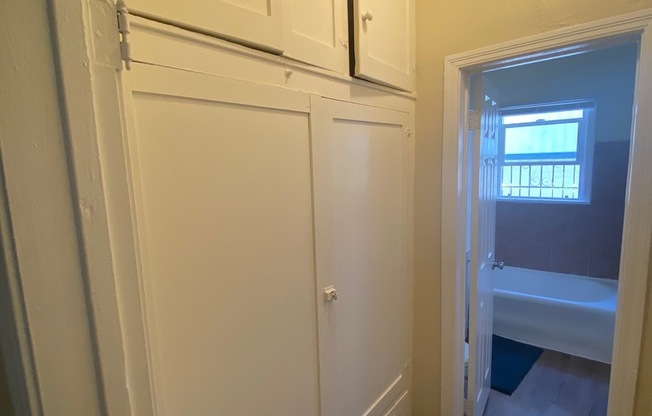 Studio, 1 bath, 430 sqft, $1,449, Unit 16