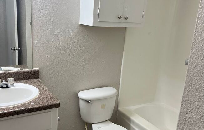 1 bed, 1 bath, 721 sqft, $695, Unit F6